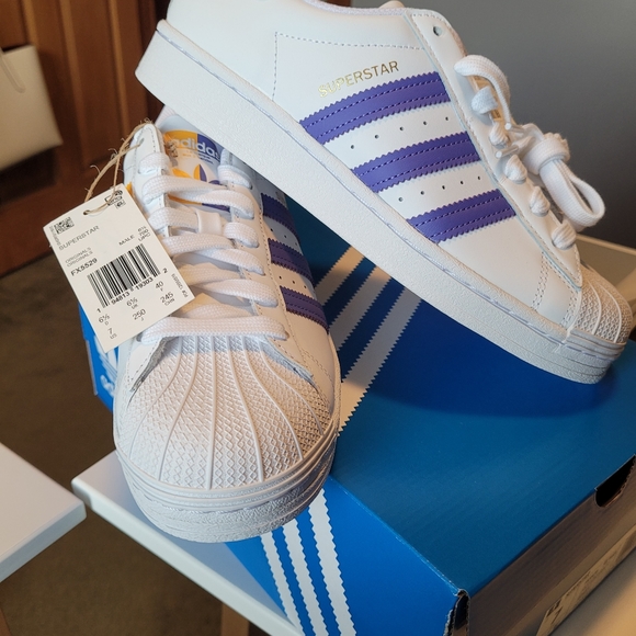 Sneakers - Picture 4 of 6